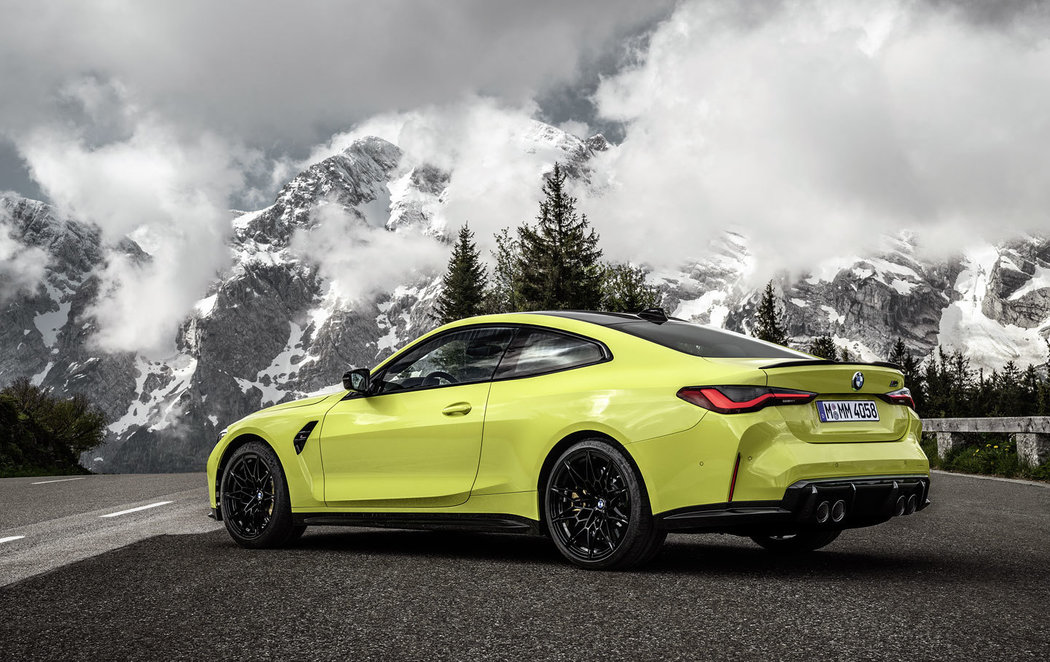 Bmw M3 Sedan A Bmw M4 Coupe