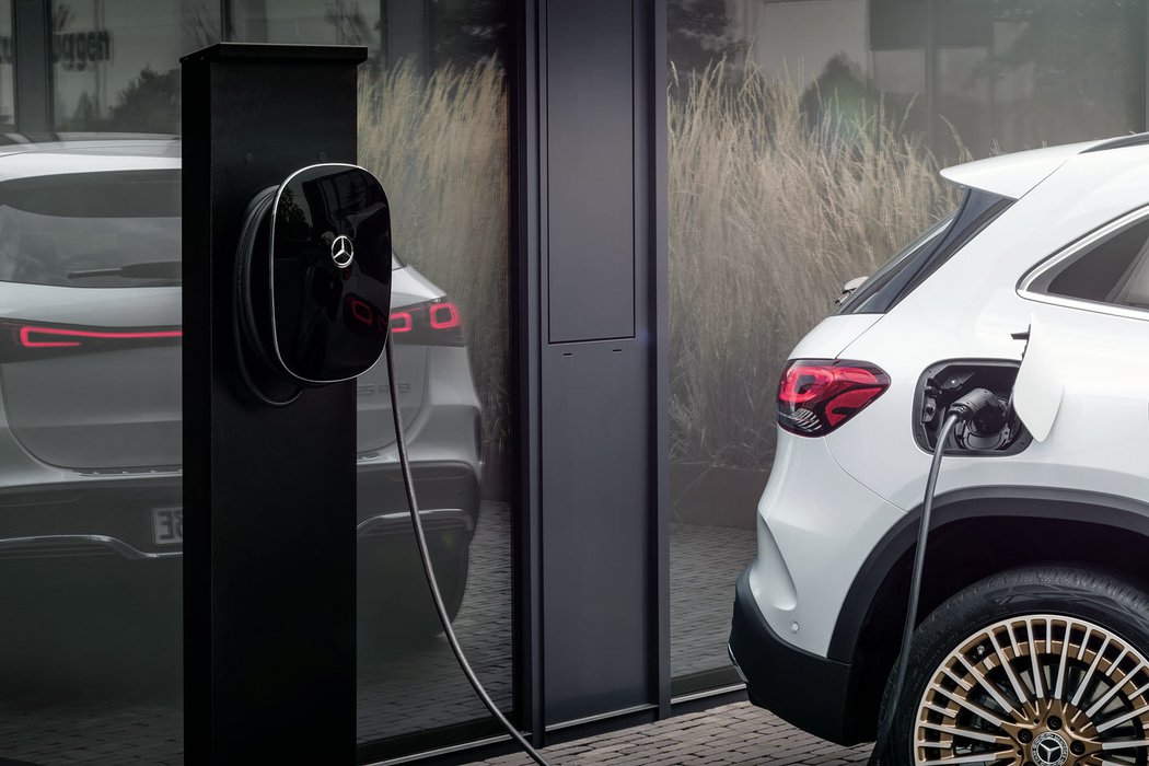 MERCEDES BENZ EQA - premiéra nového elektrického crossoveru, AUTOIBUY