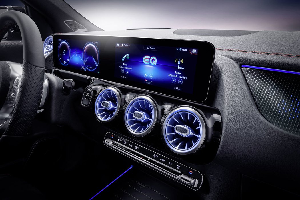MERCEDES BENZ EQA - premiéra nového elektrického crossoveru, AUTOIBUY