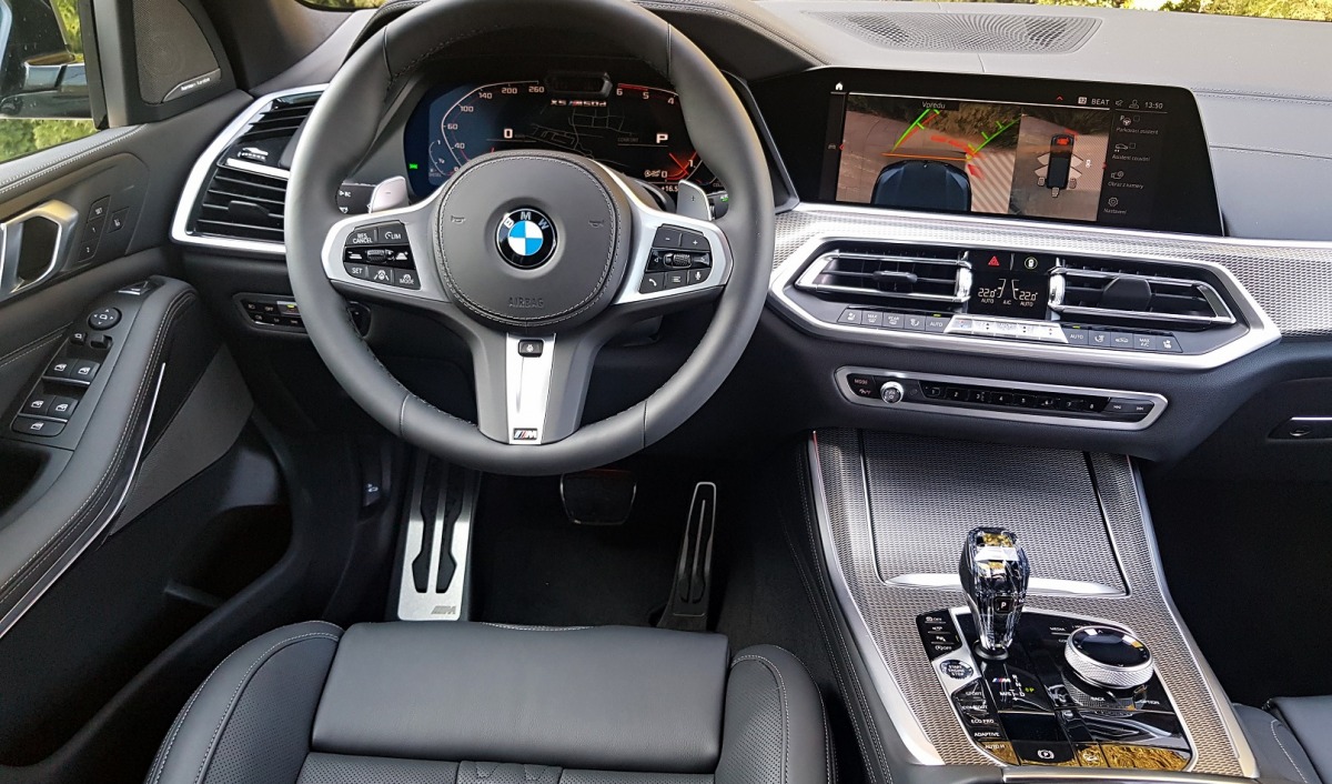 BMW X5 M50d  - předváděcí auto skladem - černé v kůží - super výbava - super cena 2.142.000,- Kč bez DPH