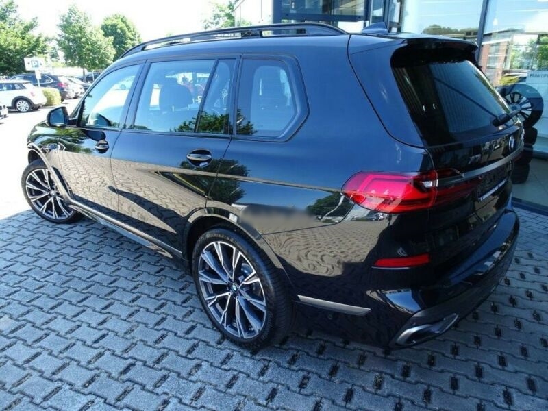 Luxusní předváděcí BMW X7 M50d xDRIVE M-paket - černá sapphire metalíza Online autosalon AUTOiBUY.com