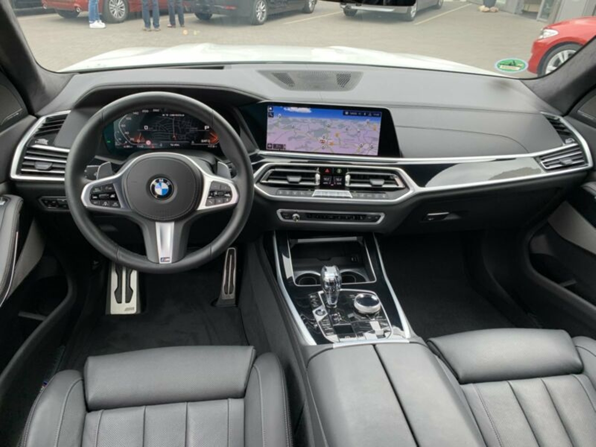 BMW X7 M50d - předváděcí luxusní, sportovní SUV skladem - online autosalon prémiových aut AUTOiBUY.com Praha, Brno, Plzeň, Hradec Králové, Ostrava, Liberec