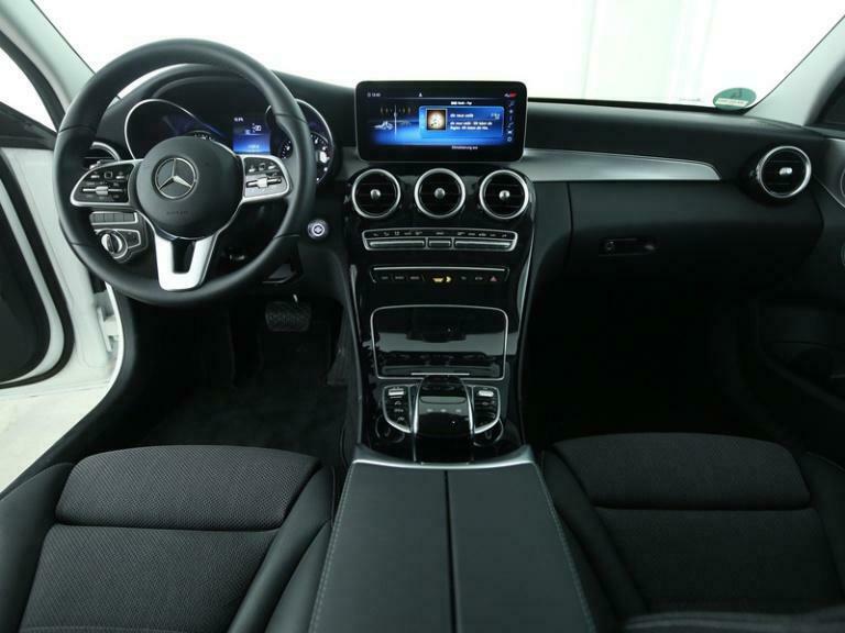 Mercedes třídy C kombi 300 AVANTGARDE | sportovní luxusní praktický benzínový kombík | předváděcí auto skladem | super výbava | sleva 18 % | objednání online