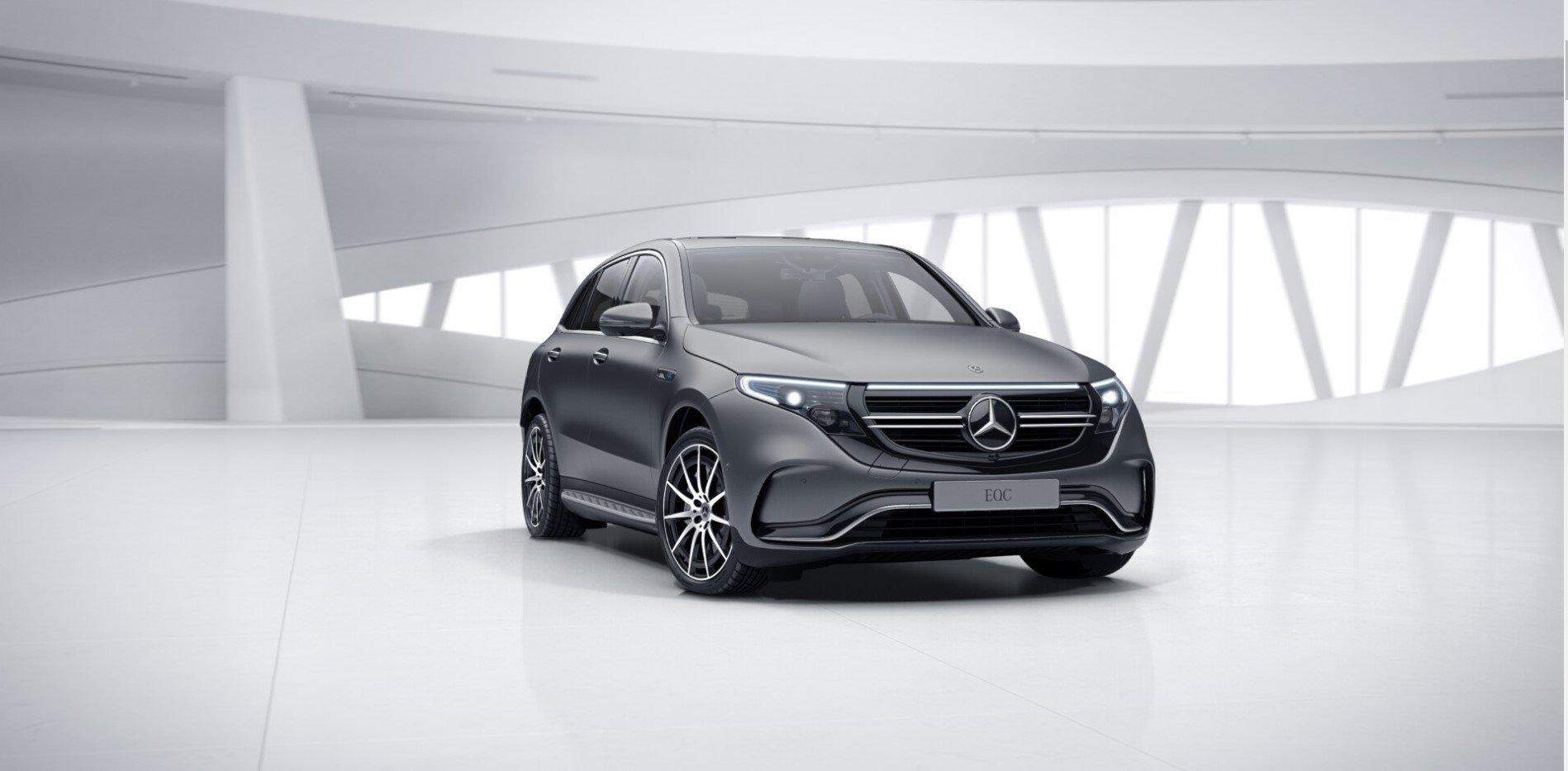 MERCEDES EQC 400 4MATIC AMG | luxusní elektrické SUV | nové auto skladem | ihned k předání | nákup online