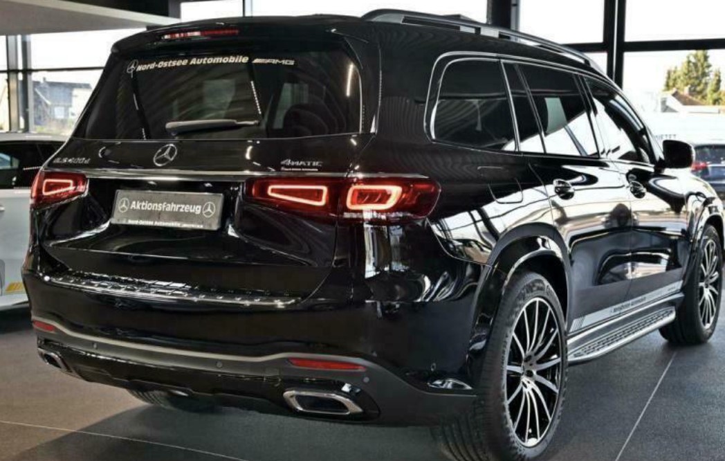 MERCEDES-BENZ GLS 400D 4MATIC AMG | nové auto skladem | luxusní výbava | německé předváděcí auto | ihned k předání | nákup online | virtuální autosalon