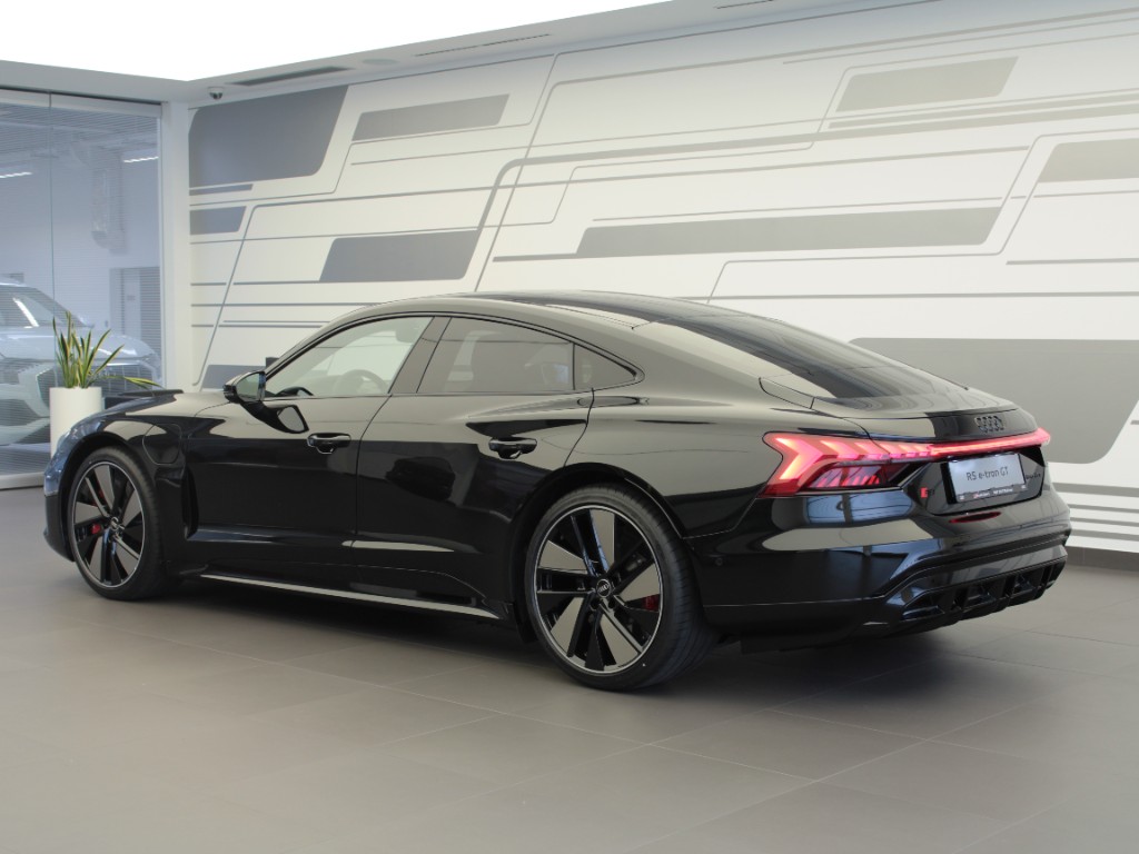 Audi RS e-tron GT | novinka skladem | první supersportovní elektrické 4-dveřové coupé | nové auto ihned k předání | maximální výbava | nákup online | AUTOiBUY.com