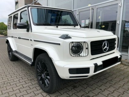 MERCEDES-BENZ G 400d 4MATIC AMG - bílá metalíza designo diamond