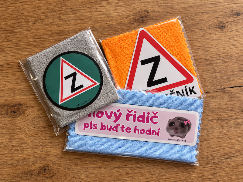 Magnety zabalené s hadříkem v průhledném sáčku