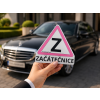 magnet na auto žena začátečnice před autem