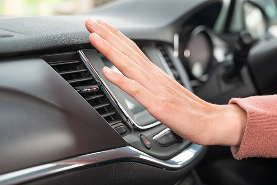 Zápach z klimatizácie? Tu je návod, ako si ju vyčistiť doma za pár minút