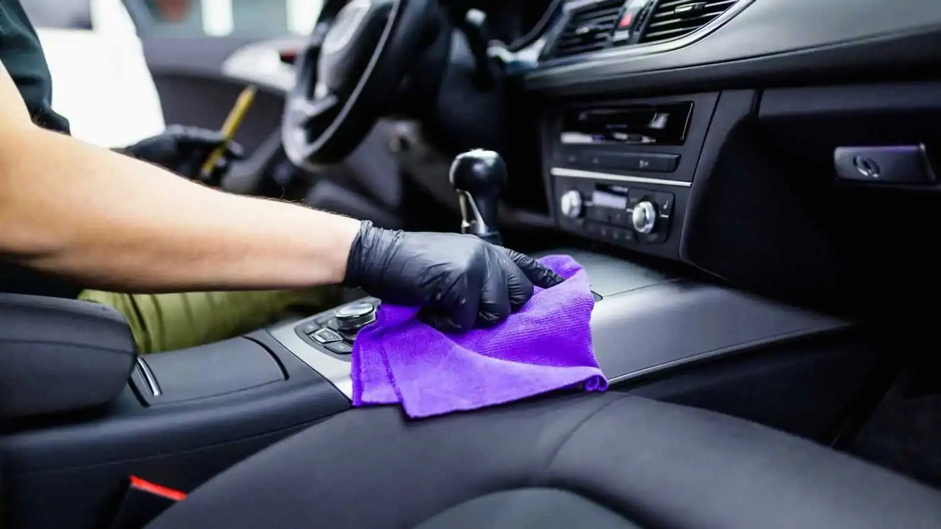 cleaning-car-interior_webp