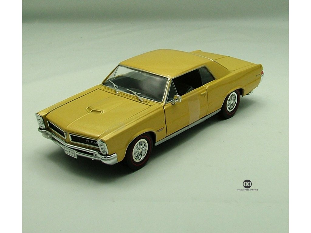 Pontiac GTO 1965 zlatá 1:24 Welly