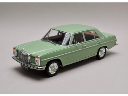 Mercedes 220 D W115 světle zelená 1 18 MCG 18116 01