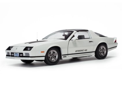 Chevrolet Camaro IROC Z 1985 bílá 1 18 Sun Star 1940 01