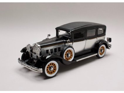 Peerless Master 8 Sedan 1931 černo stříbrná 1 18 Auto World AW252 01