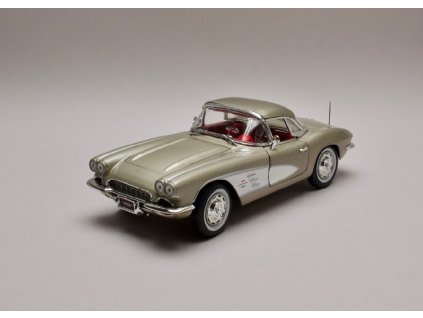 Chevrolet Corvette 1961 zlatá bílá 1 18 Auto World AMM1151 01