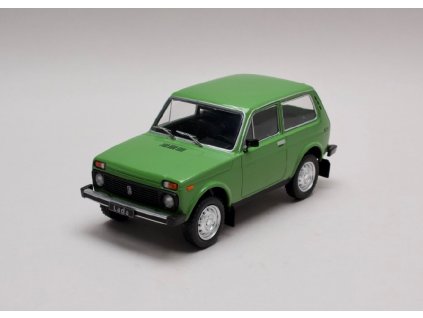 Lada Niva zelená 1 24 WhiteBox 124037 01