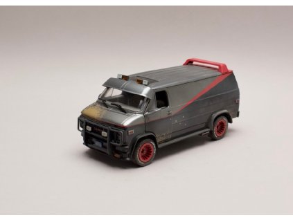 GMC Vandura 1983 87 %22A Team%22 Zablácená verze s průstřely 1 24 Greenlight 84112 01