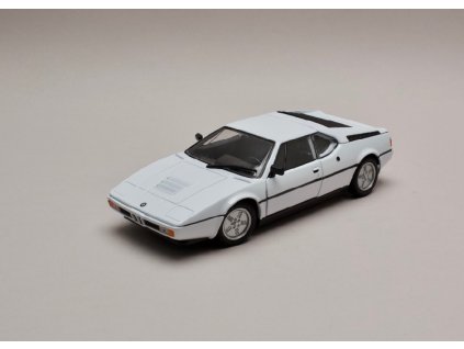 BMW M1 bílá 1 24 Welly 24098 01