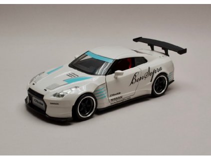 Nissan GT R R35 2009 Ben Sopra JDM Tuners perleť bílá 1 24 Jada Toys 98569 01