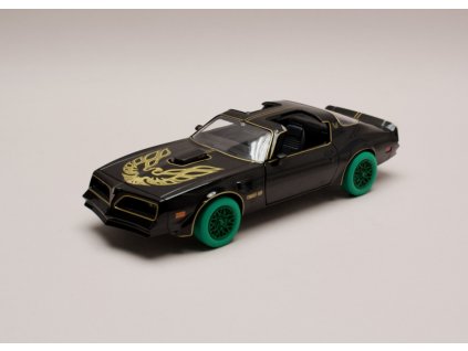 Pontiac Firebird Trans Am 1977 %22Smokey and the Bandit I%22 zelená kola 1 24 Greenlight 84013gn 01