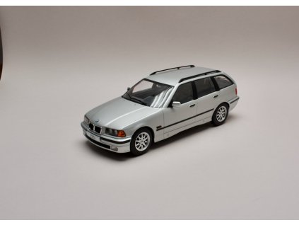 BMW 325i E36 1995 Touring stříbrná 1 18 MCG 18156 01