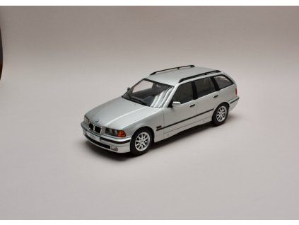 BMW 325i E36 1995 Touring stříbrná 1 18 MCG 18156 01