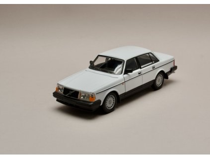 Volvo 240 GL bílá 1 24 Welly 24102 01