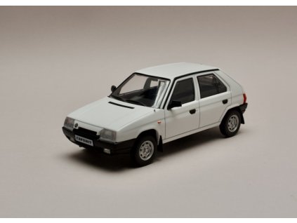 Škoda Favorit bílá 1 24 WhiteBox 124141 01