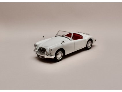 MGA MK II A1600 1961 Open Convertible s nosičem zavazadel bílá 1 18 Triple9 Collection T9 1800164 01