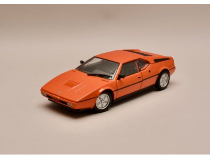 BMW M1 1987 oranžová 1 24 Welly 24098o 01