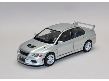 Mitsubishi Lancer EVO VII 2001 RHD stříbrná 1 24 WhiteBox 12404 01