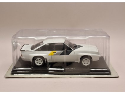 Opel Manta B 400 bílá barevné pruhy 1 24 Champion Hachette G1648003 01