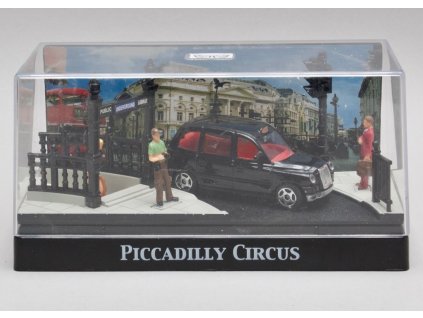 Austin taxi diorama Piccadilly Circus 1:64 Motor Max