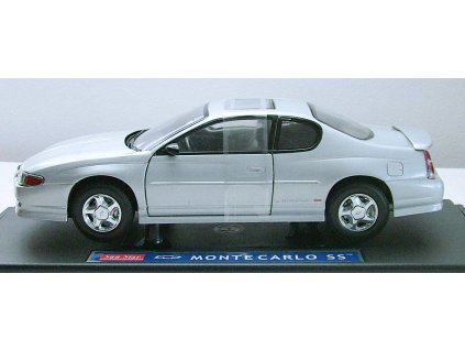 Chevrolet Monte Carlo 2000 stříbrná1:18 Sun Star