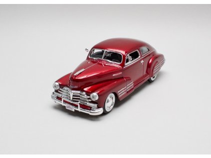 Chevrolet Aerosedan Fleetline 1948 červená 1:24 Motor Max