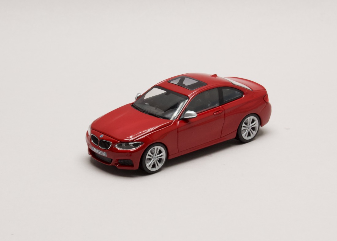 BMW 2 Series Coupé (F22) červená 1:43 Minichamps