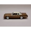 Dodge Royal Monaco coupe 1977 hnědo béžová 1 24 WhiteBox 124261 03