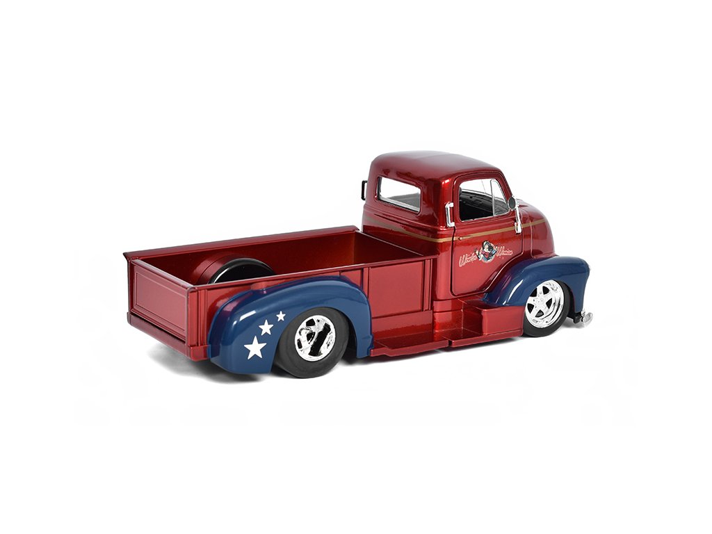 ミニカー 1:24 1952 CHEVY COE PICKUP &amp; WONDERWOMAN Wonder Woman 1952 Chevy COE Bombshell Pickup Diecast Model