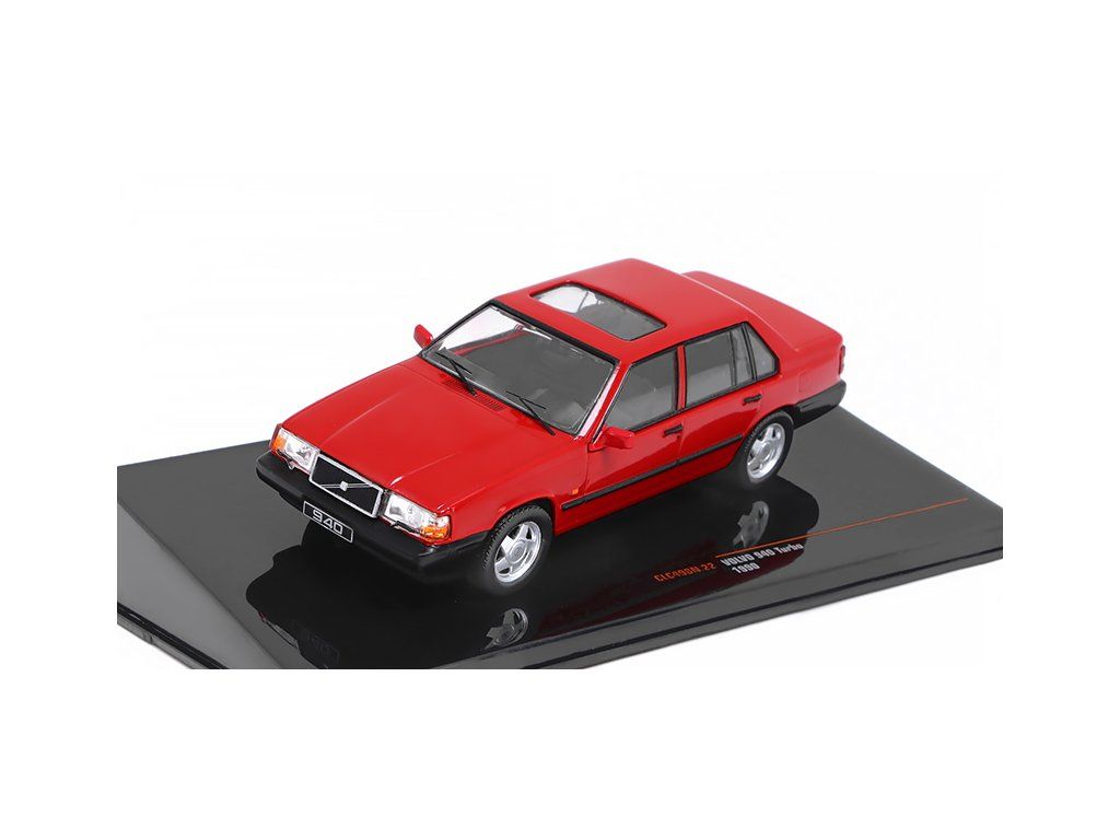 Ixo 1:43 Volvo 940 Turbo Año de construcción 1990 Azul claro metálico