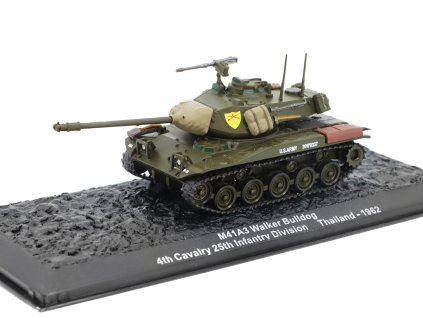 M41A3 Walker Bulldog 1962 172 Bojová Vozidla časopis s modelem #51 (2)