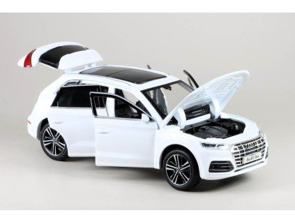 Audi Q5 bílá 1:32 - Tayumo  Audi Q5 - kovový model