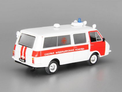 61 - Časopis s modelem - Raf-22031 - AUTO ve službě  Časopis s modelem Raf-22031 - AUTO ve službě - kovový model auta