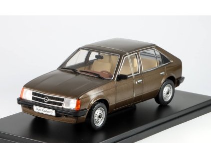 Opel Kadett 1.3 1979 1:24 - časopis modelem  Opel Kadett - kovový model
