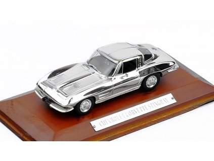 Chevrolet Corvette Stingray 1967 1:43 - Atlas časopis s modelem  Chevrolet Corvette Stingray 1967 SILVER-CARS - kovový model autá