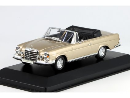 Mercedes-Benz 280SE 3.5 Cabriolet W111 1970 zlatá 1:43 - MAXICHAMPS  Mercedes 280SE - kovový model