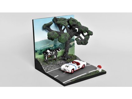 Diorama - Úsek silnice s krávou a stromem pro auta v měřítku 1:43  Úsek silnice - diorama 1/43