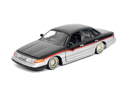 Ford Crown Victoria 1993-1997 1:24 - MOTORMAX  Ford Crown Victoria 1993-97- kovový model auta