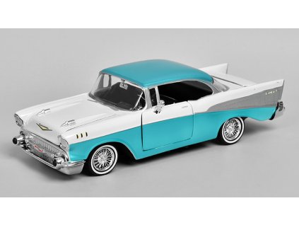 Chevrolet Bel Air 1957 1:24 - MOTORMAX  Chevy Bel Air 1957 - kovový model auta