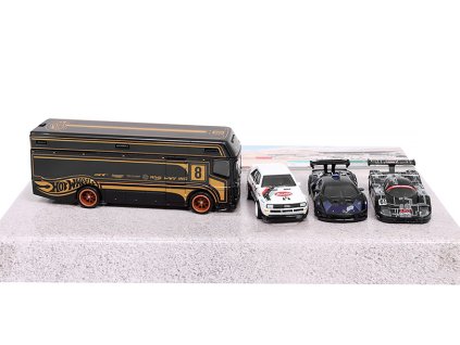 Sběratelská sada Track Day: 3ks závodních autíček + Euro Hauler  1:64 Hot Wheels  Set Track Day: Euro Hauler + Audi Sport Quattro #3 + Lamborghini Essenza SCV12 #63 + Sauber Mercedes C9 #61 - sada autíček 1/64